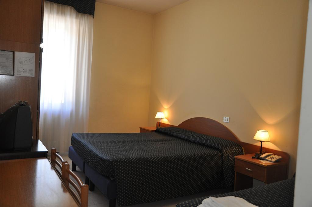 Hotel Terme Di San Vittore Genga  Habitación foto